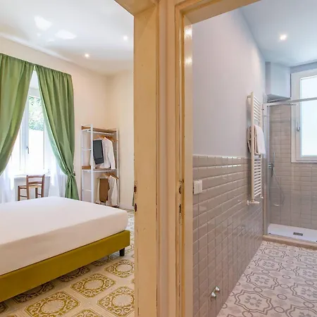 Fortezza Courtyard Apartment *